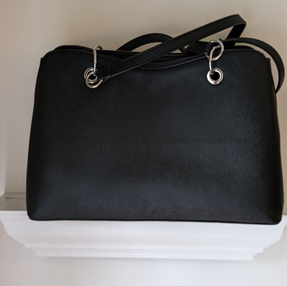 Like new Guess bag. - Picture 2 of 6